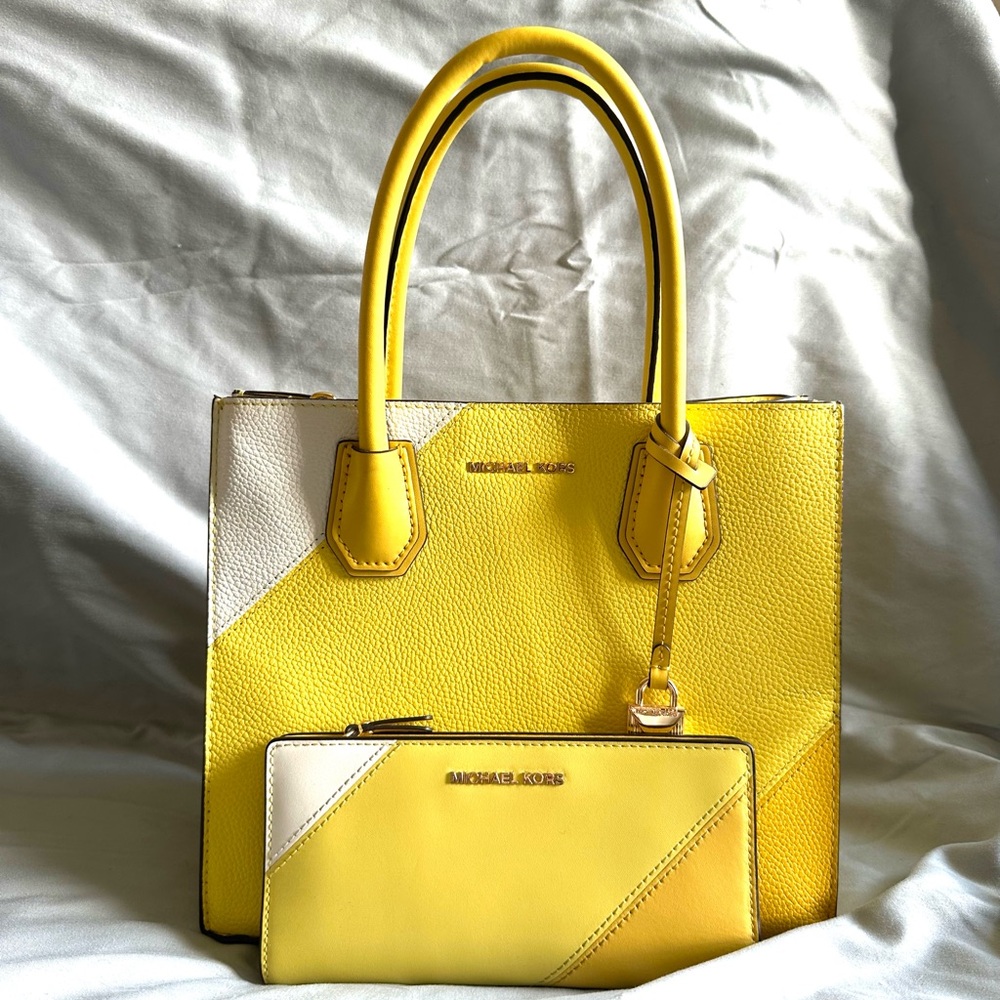 NWOT Michael Kors Mercer Medium Tri-Color Pebbled Leather Accordion Tote Bag